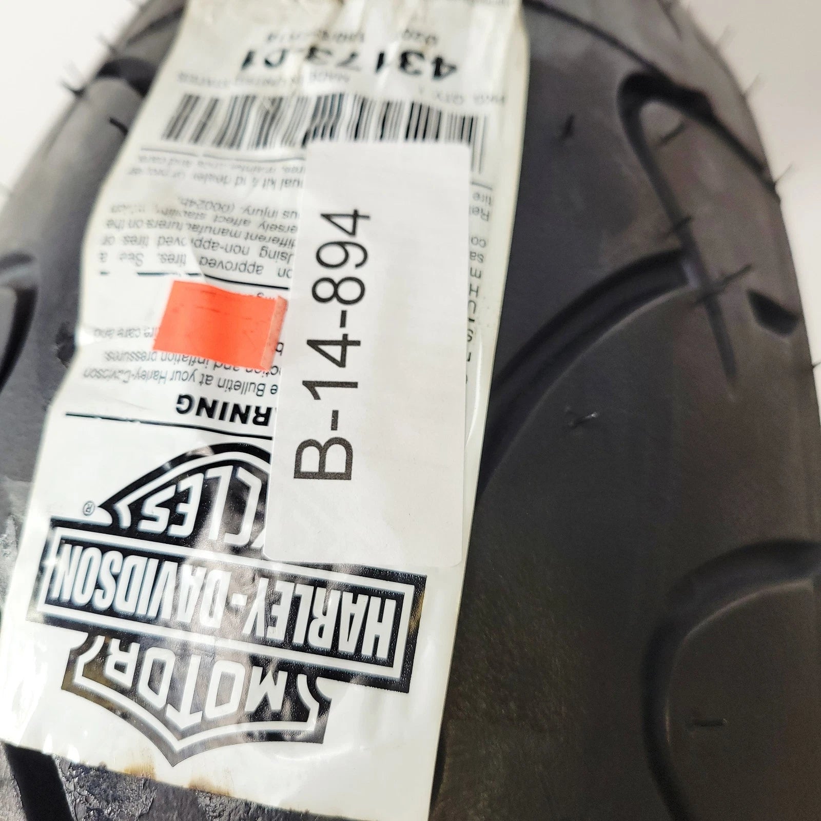 Dunlop D207 180/55-18 Rear Tire for Harley-Davidson (OEM 43173-01)