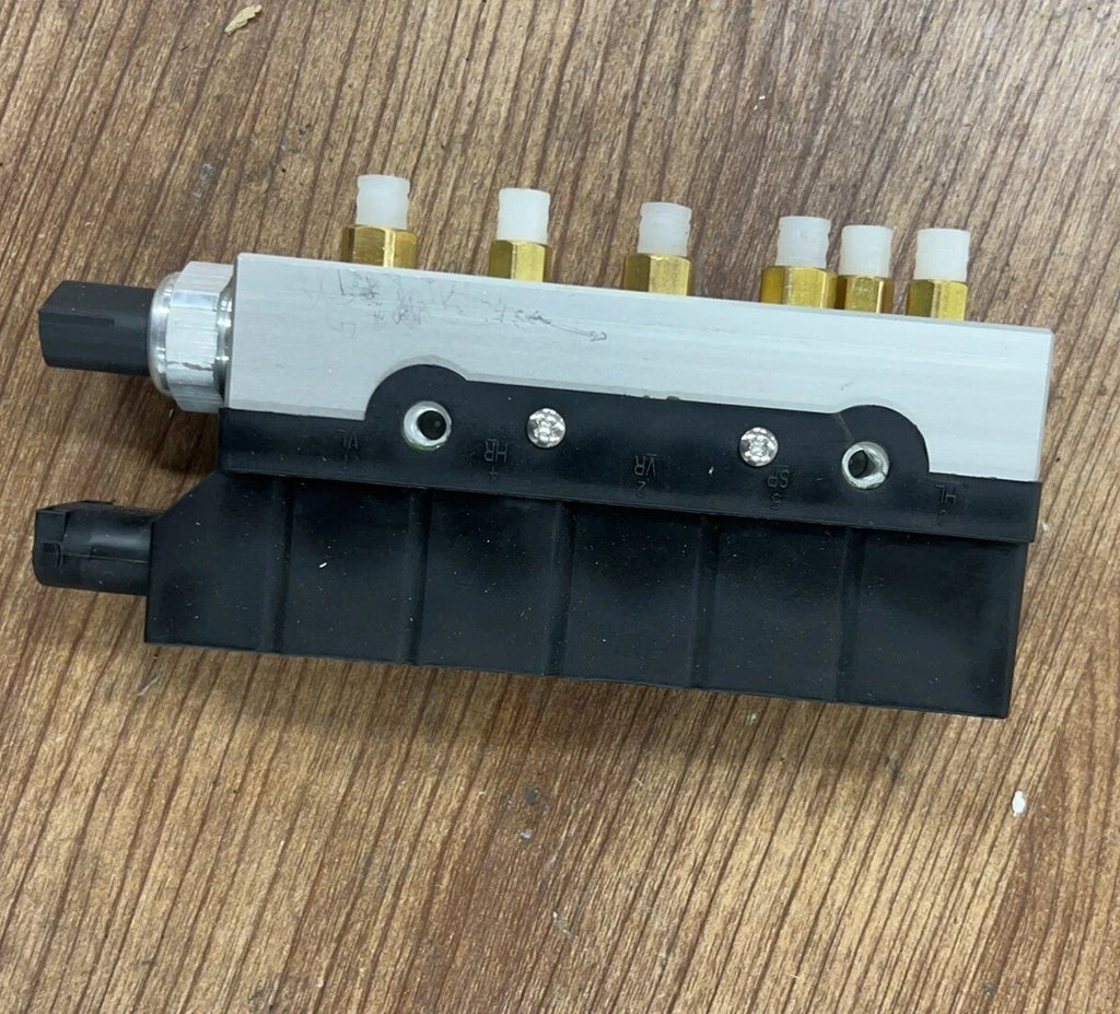 Air Suspension Solenoid Valve Block for Jaguar XJR XJ8 X350 X358 (2004–2009)
