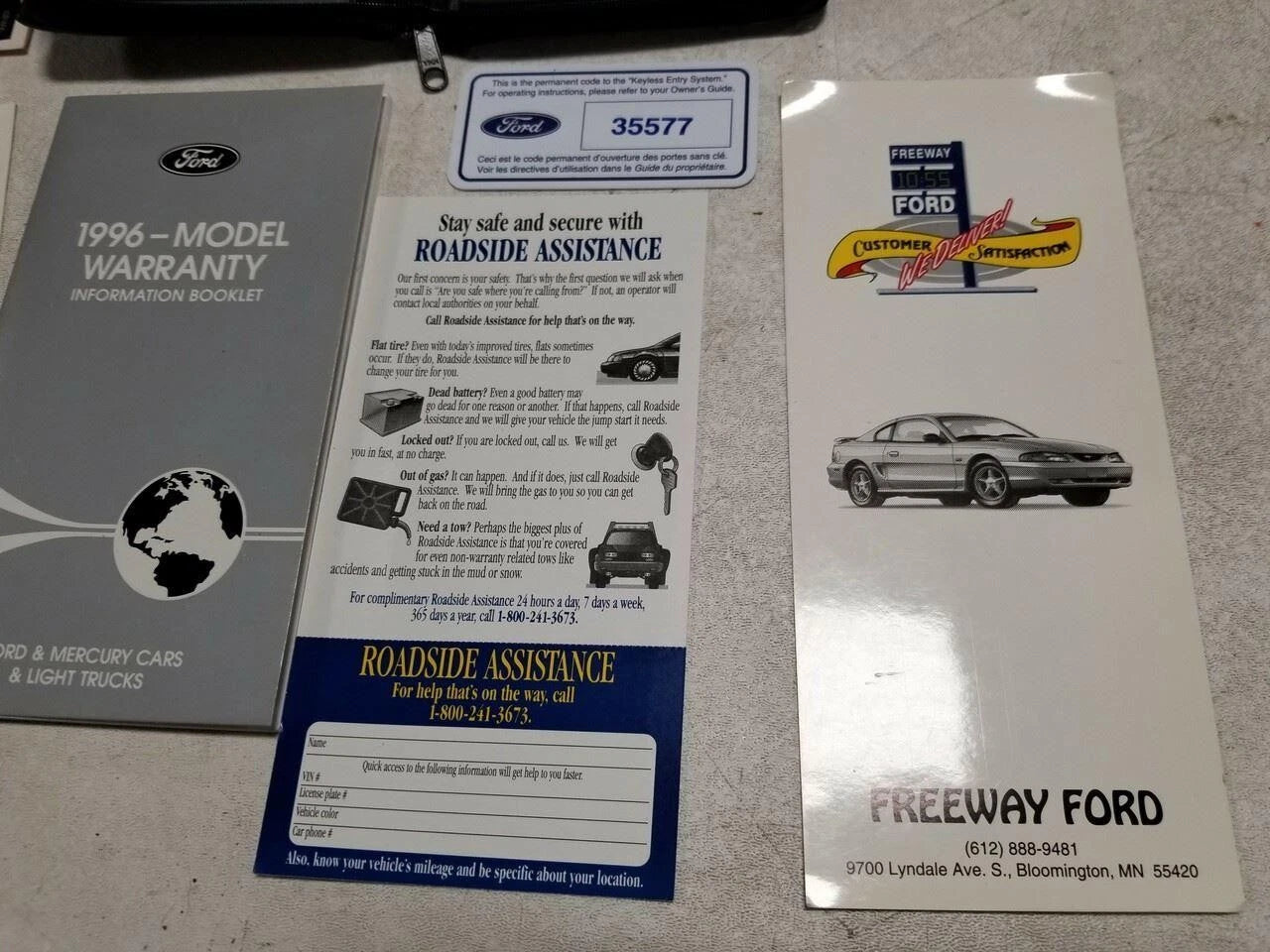 Owners Manual with Case for Ford Taurus (1996) OEM