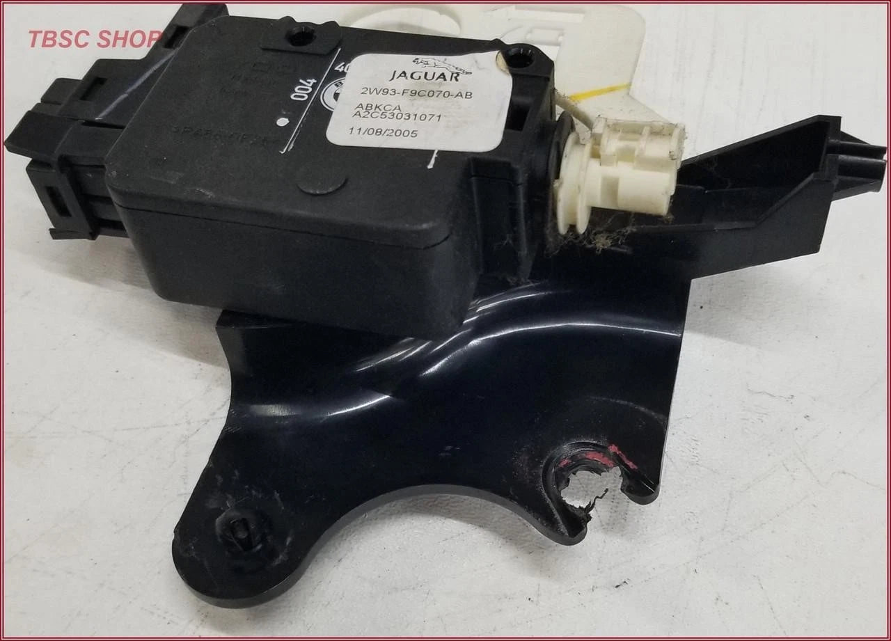 Lock Latch Actuator Release Fuel Door for Jaguar XJ8 VDP XJR (2004–2009)