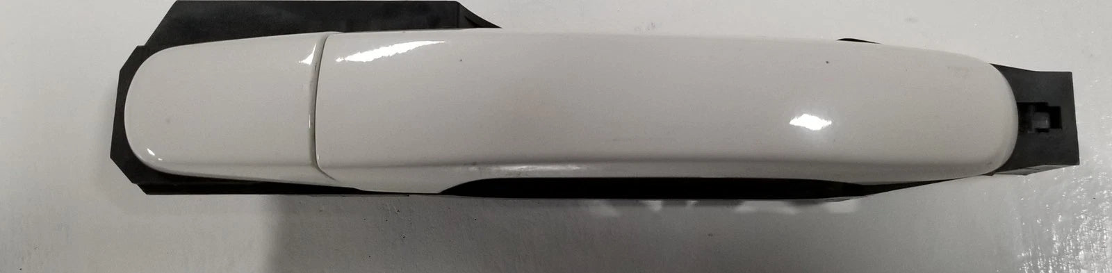 Exterior Door Handle for Saturn Aura (2007–2009) RH Passenger Side White