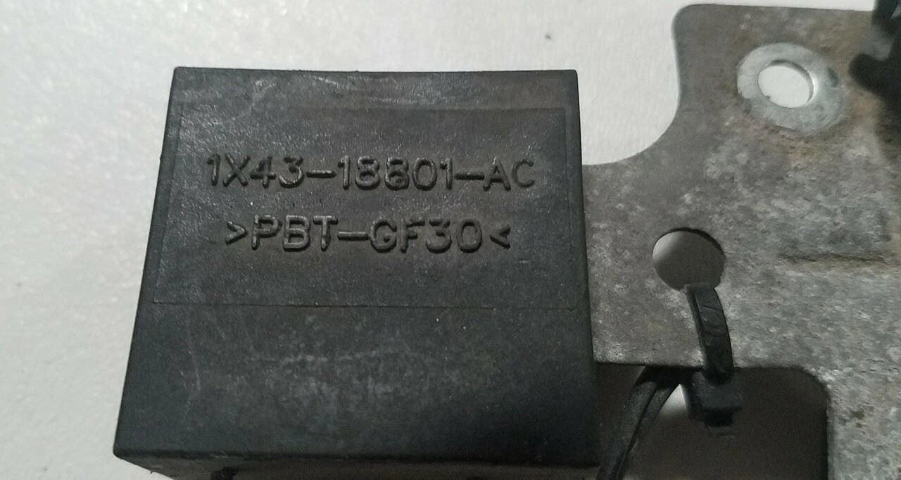 Radio Interface Suppression Capacitor for Jaguar X-Type (2002–2008)