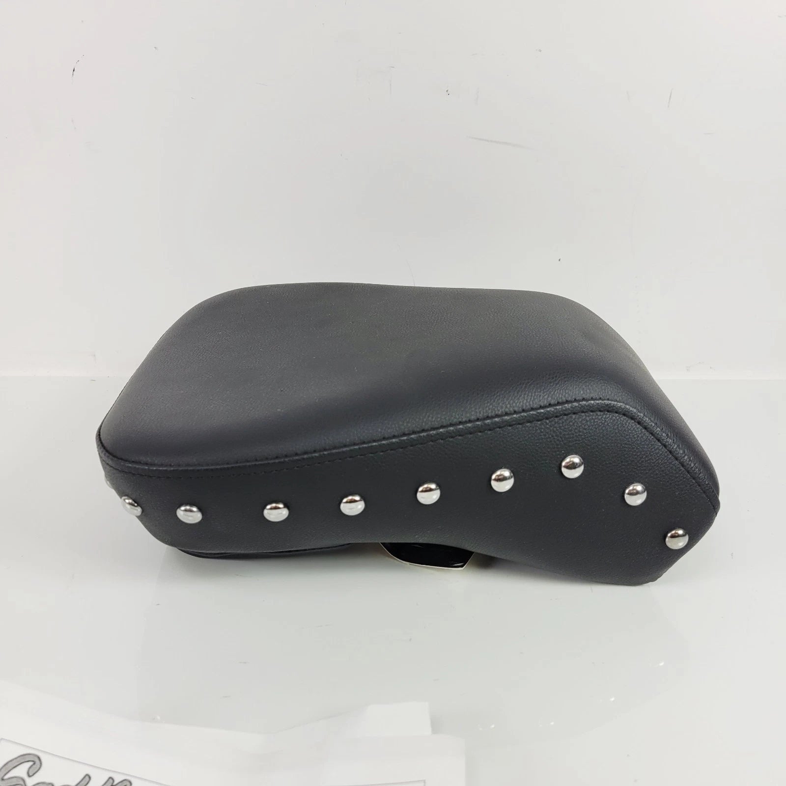SADDLEMEN Heels Down Passenger Pillion Pad for Harley Softail Deluxe (2006–2017)