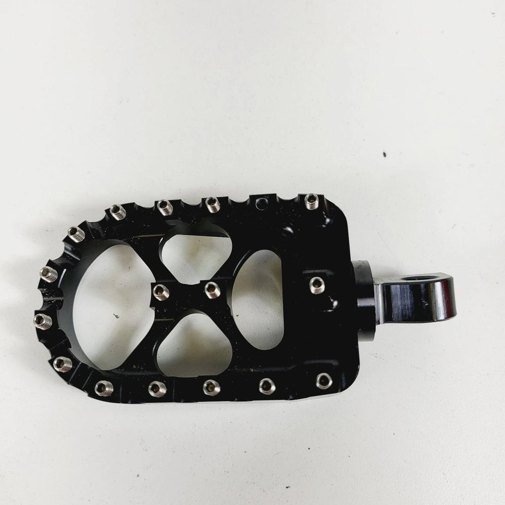 1 Replacement Black 6061-T6 Foot Peg for Harley Touring Dyna Softail (–)
