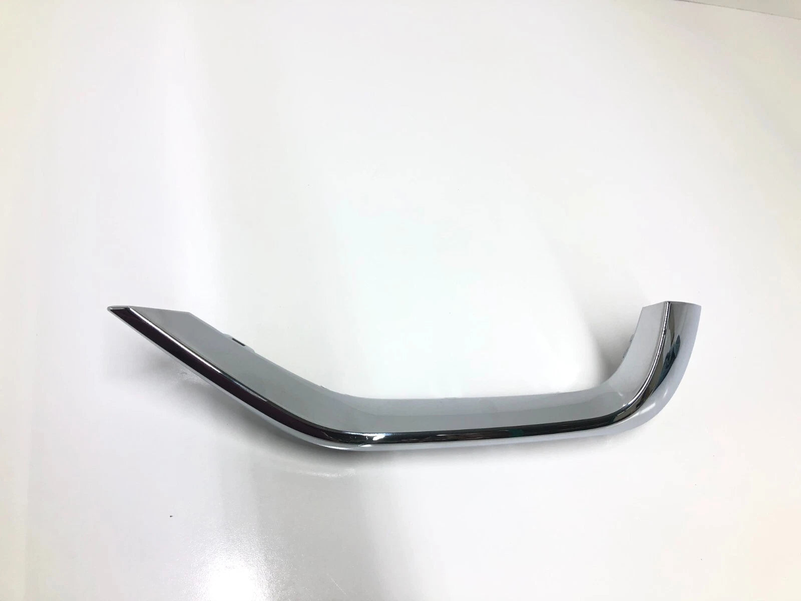 OEM Rear Right Diffuser Tips Exhaust Molding for VW Atlas Cross Sport (2020–2023)