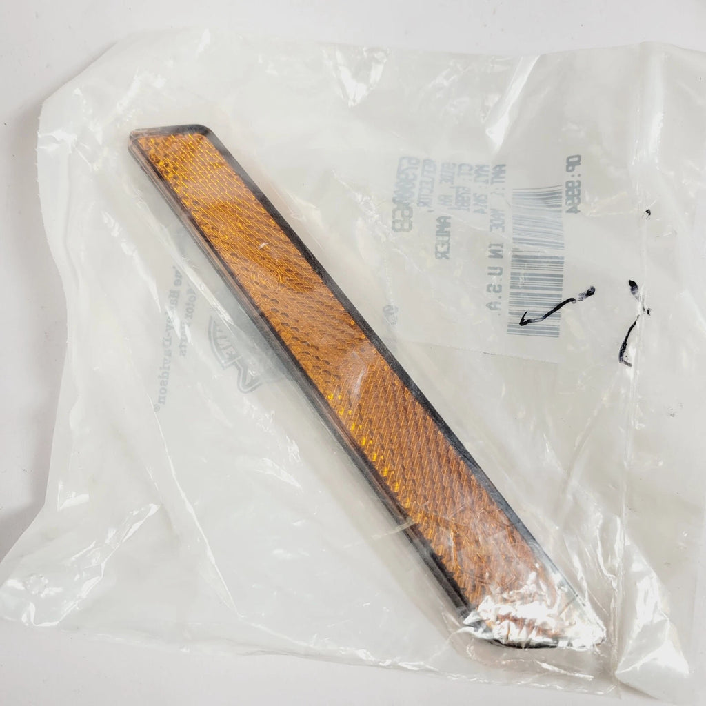 Right Hand Amber Reflector for Harley-Davidson (67900068)
