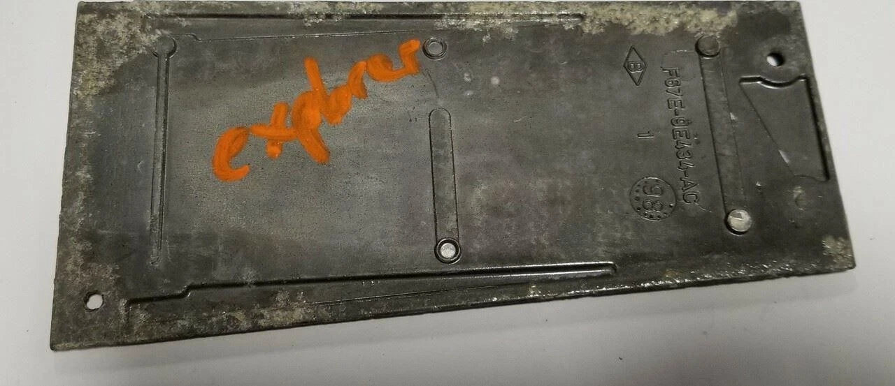 GT40 Intake Plate for Ford Explorer Mountaineer 5.0L V8 (1996–1998)