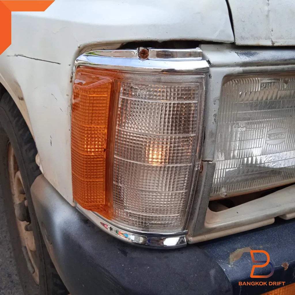 Side Repeater Light Lamp Chrome Rim for Toyota Hilux LN60 LN65 (2015-2020)