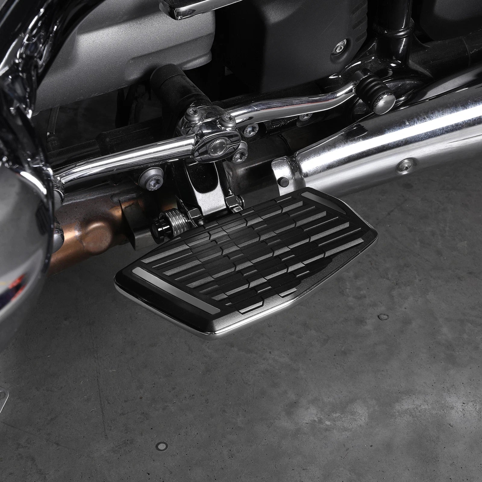 Front Rider Footboard Pedal for BMW R18 B Transcontinental (2021–2024)