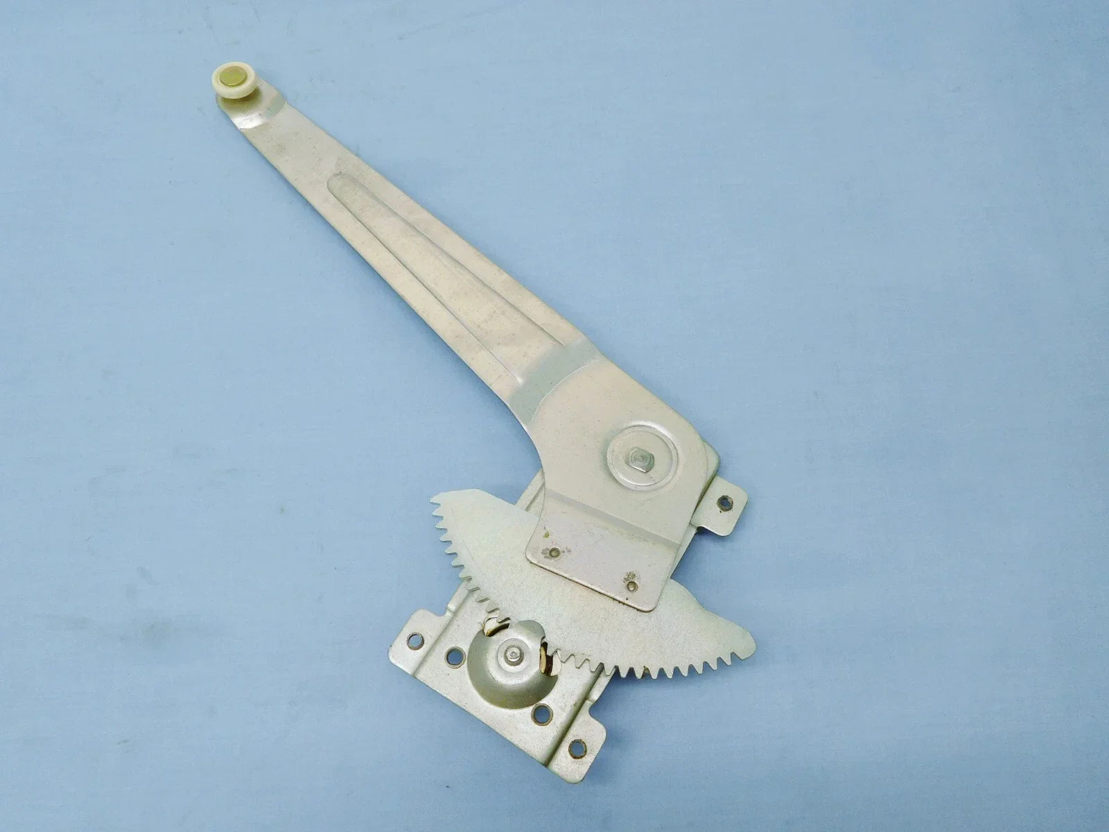 LH Front Door Window Regulator for Land Cruiser HJ45 HJ47 (1979-1984)