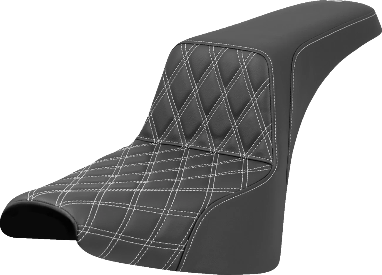 SADDLEMEN Step-Up Seat for Harley FXST/FXBB (2018–2025) - Lattice Stitch, White Stitch