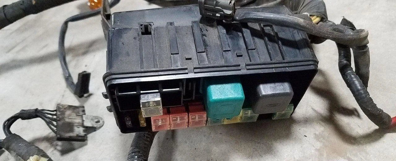 Engine Harness Main with Fuse Box for Ford Thunderbird Cougar (1992)