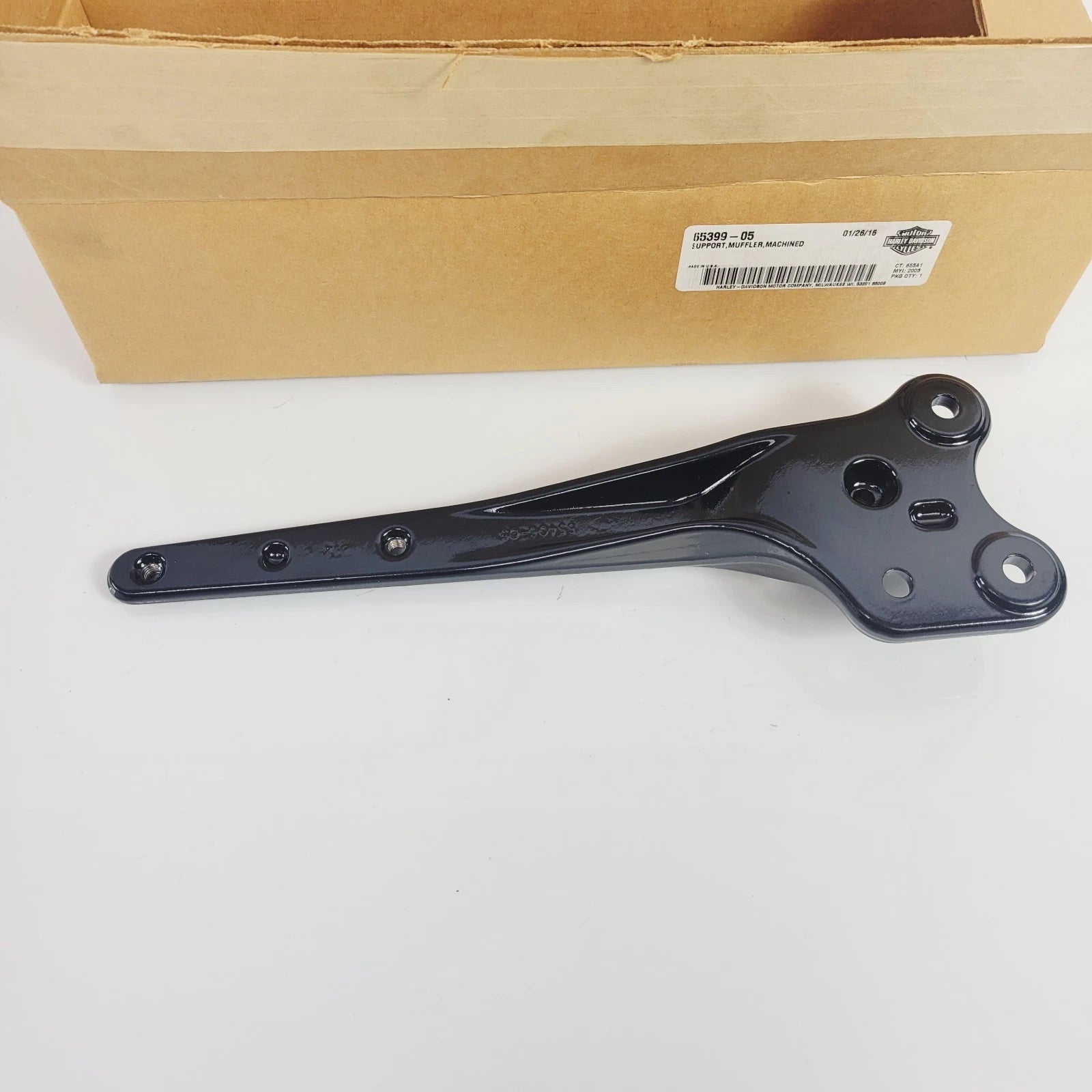 Exhaust Muffler Support Mount Bracket for Harley Softail Deluxe (2005–2006)
