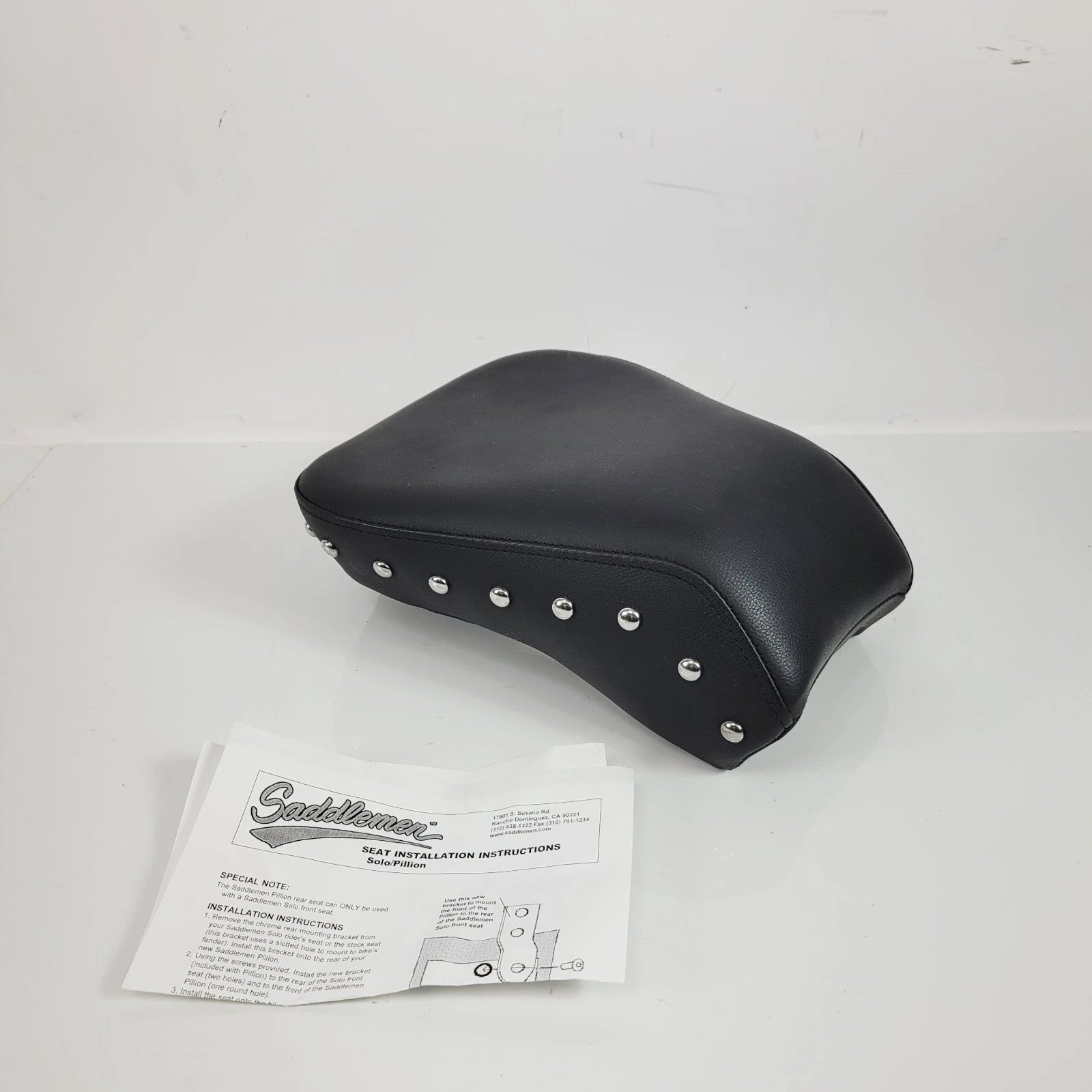 SADDLEMEN Heels Down Passenger Pillion Pad for Harley Softail Deluxe (2006–2017)