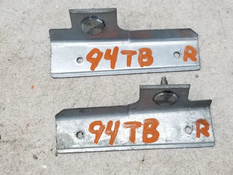 Set of 2 Rear Mounting Brackets for 1989-1997 Thunderbird Cougar