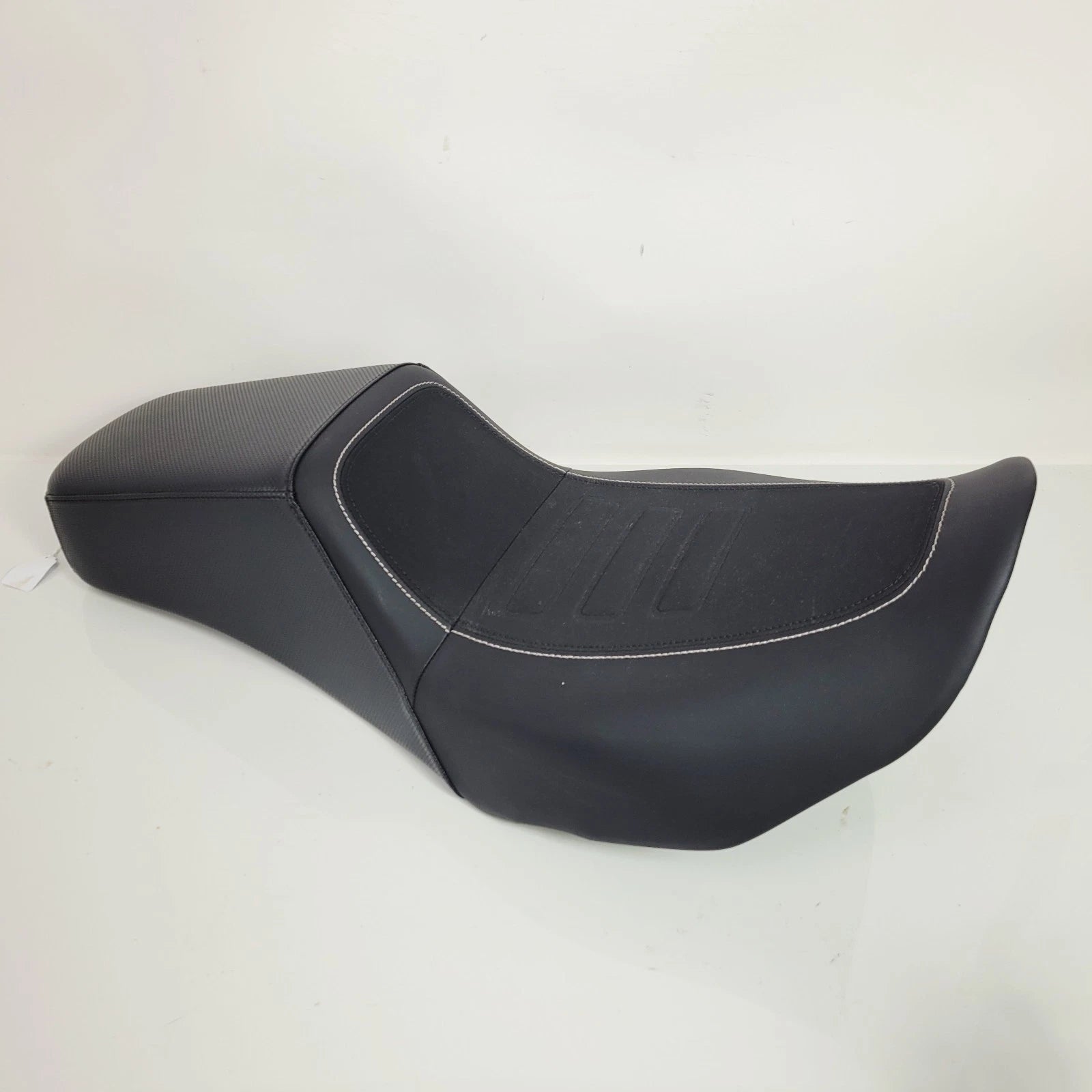 OEM Seat for Harley-Davidson Low Rider & Softail (2018–2026) 52000653