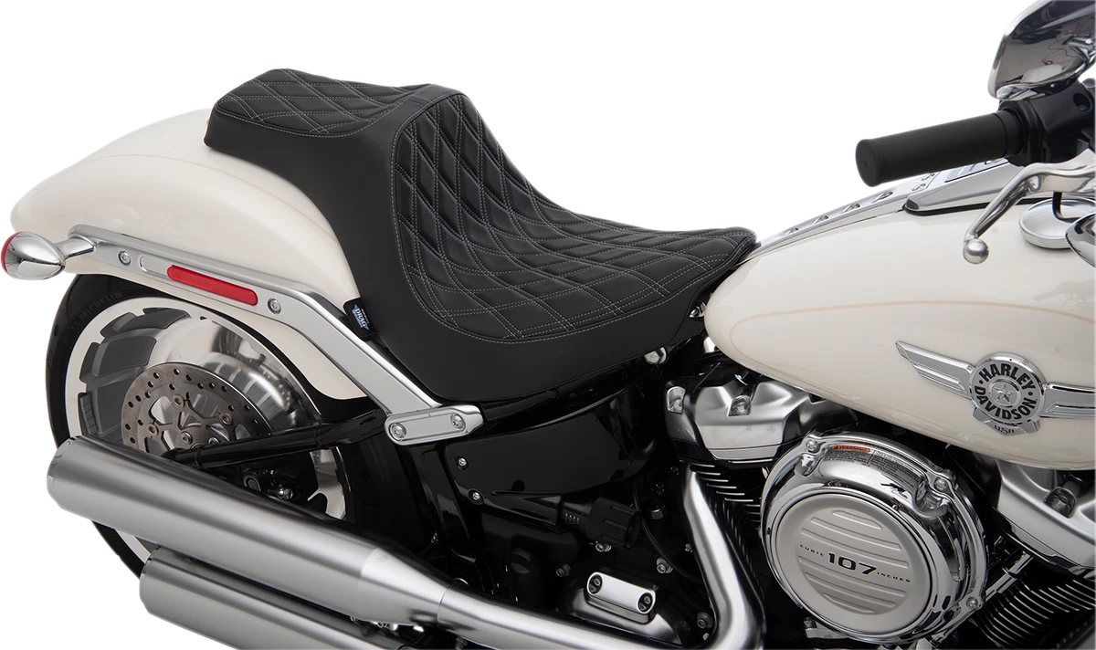 Predator III Seat for Harley-Davidson (2000–2023) - Double Diamond, Silver Stitching