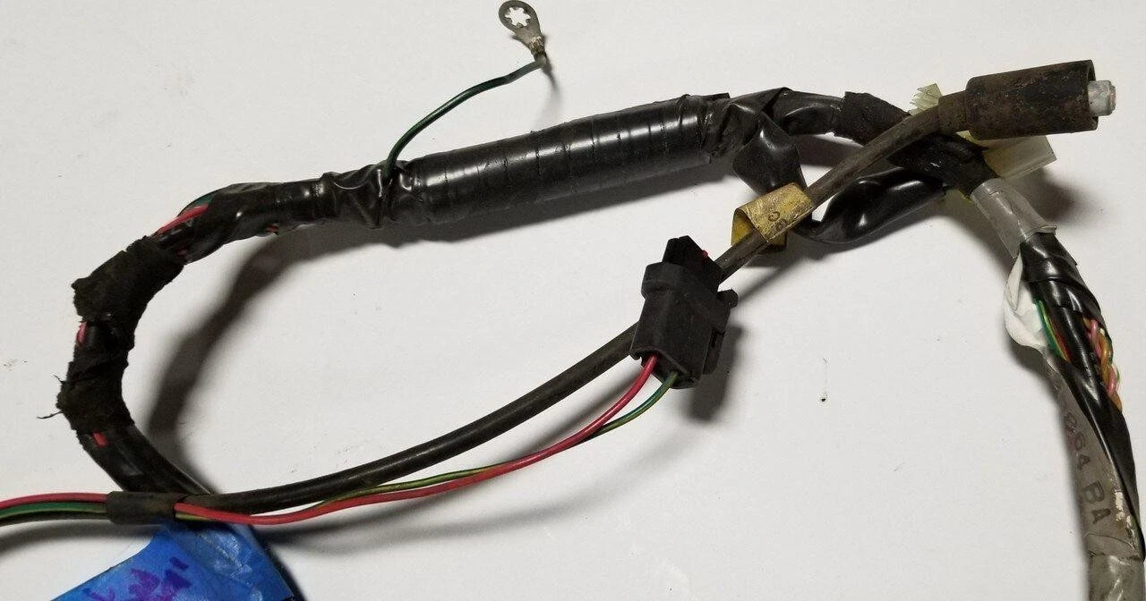 Non-Premium Sound Radio Harness with Powered Antenna for Thunderbird Cougar (1989–1993)
