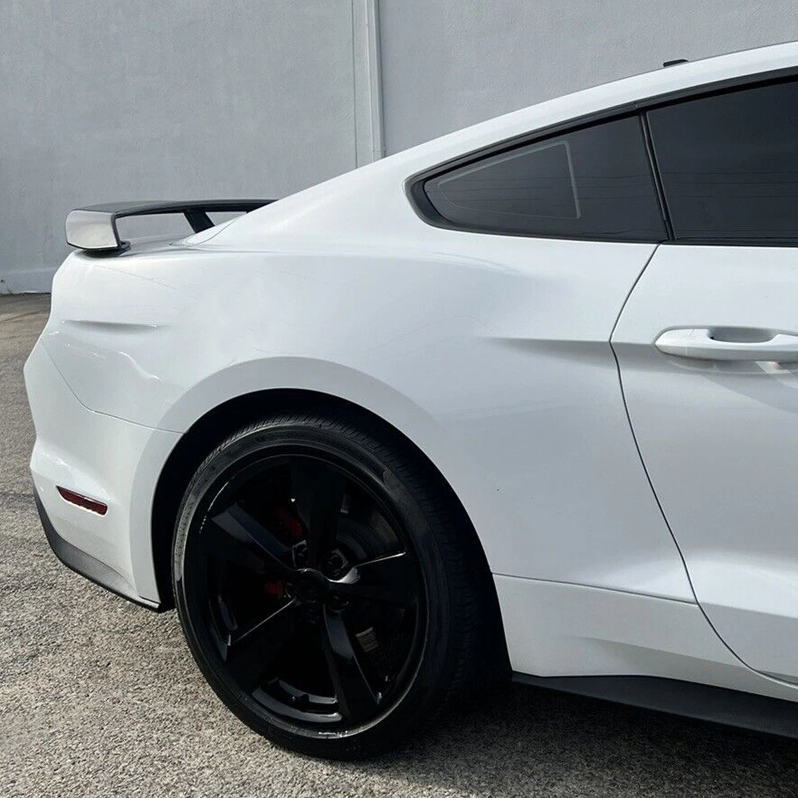 Glossy Black Rear Trunk Spoiler Wing for Ford Mustang S550 (2015–2022)