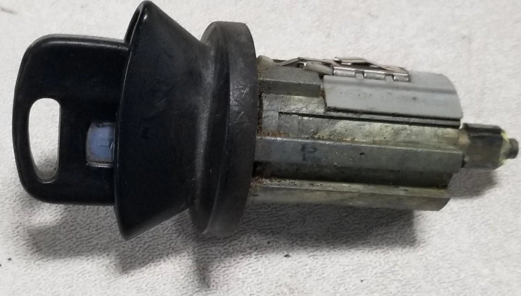 Key Tumbler with Key for Lincoln Continental (1998–2002)