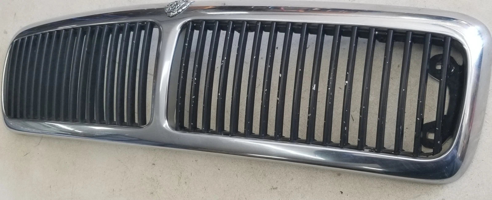 Radiator Front Grill Grille with Emblem for Jaguar XJ6 XJ12 (1995–1997)