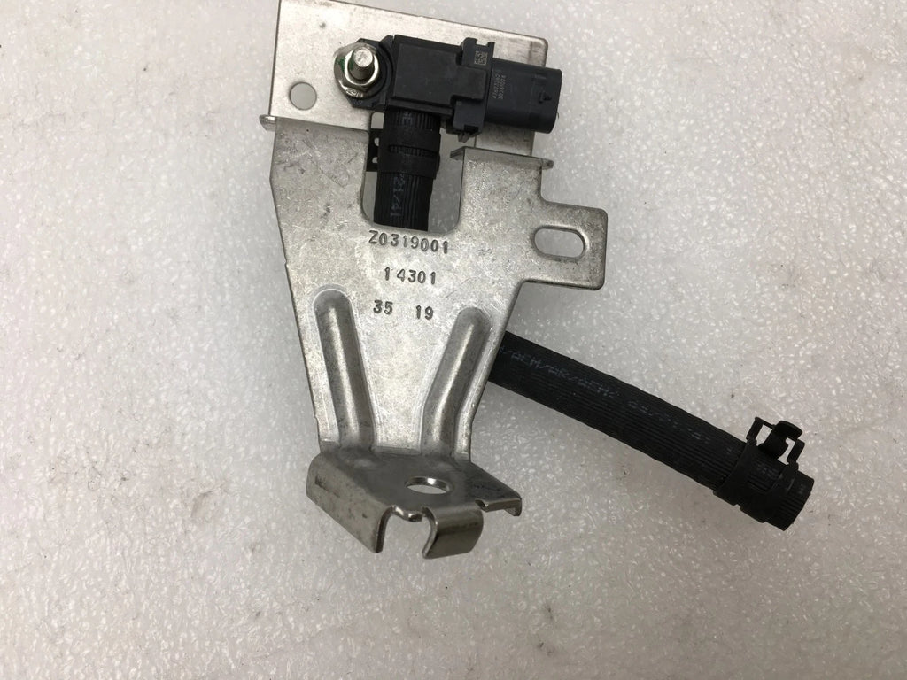 Exhaust Differential Pressure Sensor HC3Z9J460E for Ford F250 SD (2017–2019)