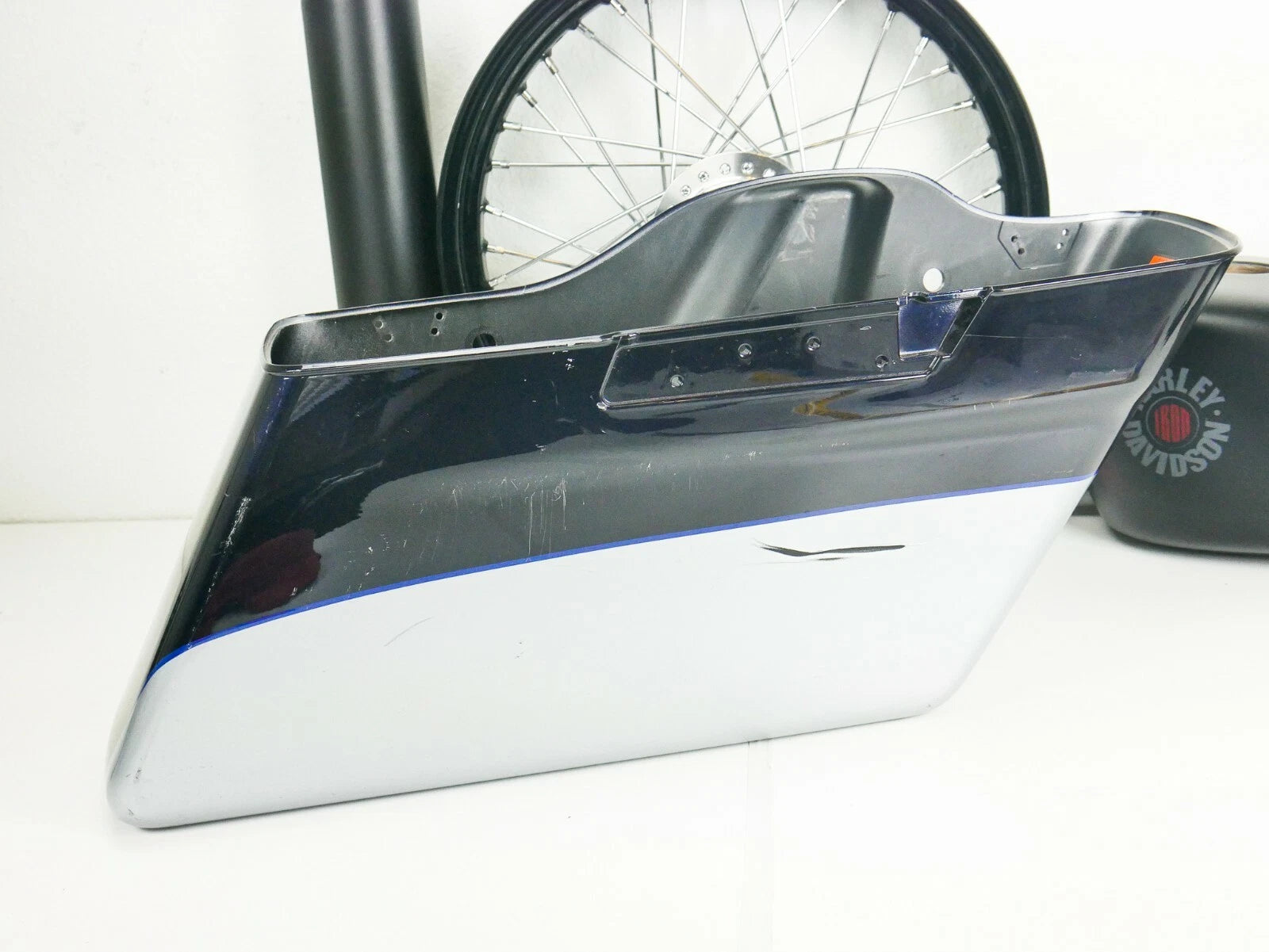 Right Saddlebag for Harley-Davidson Ultra Limited (2019) - Midnight Blue/Barracuda