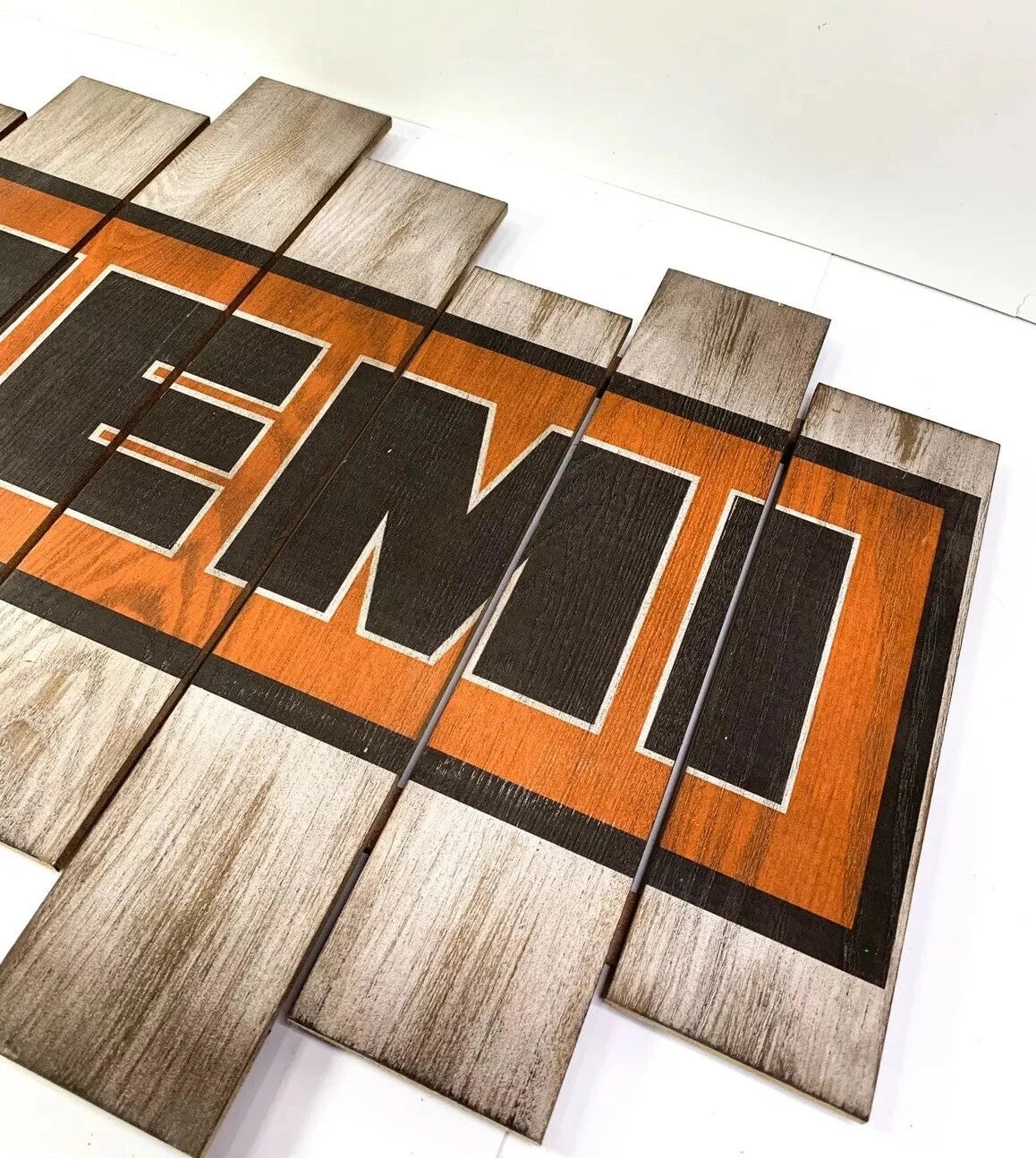 Vintage Wooden Plaque Sign for Dodge Hemi (31 1/4 x 23 1/2)