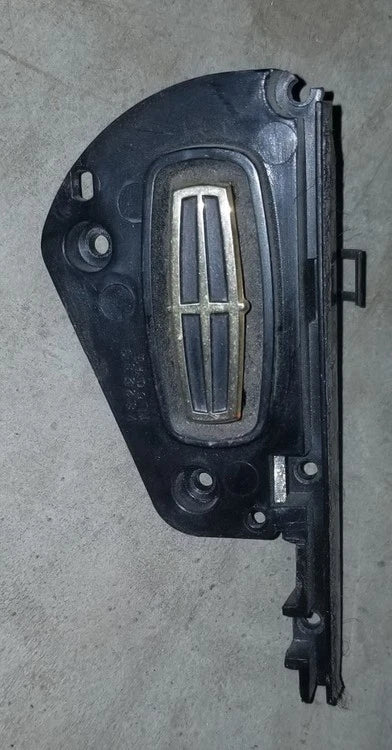 Center Console Emblem for Lincoln Mark VIII (1995–1996) Gold Trim