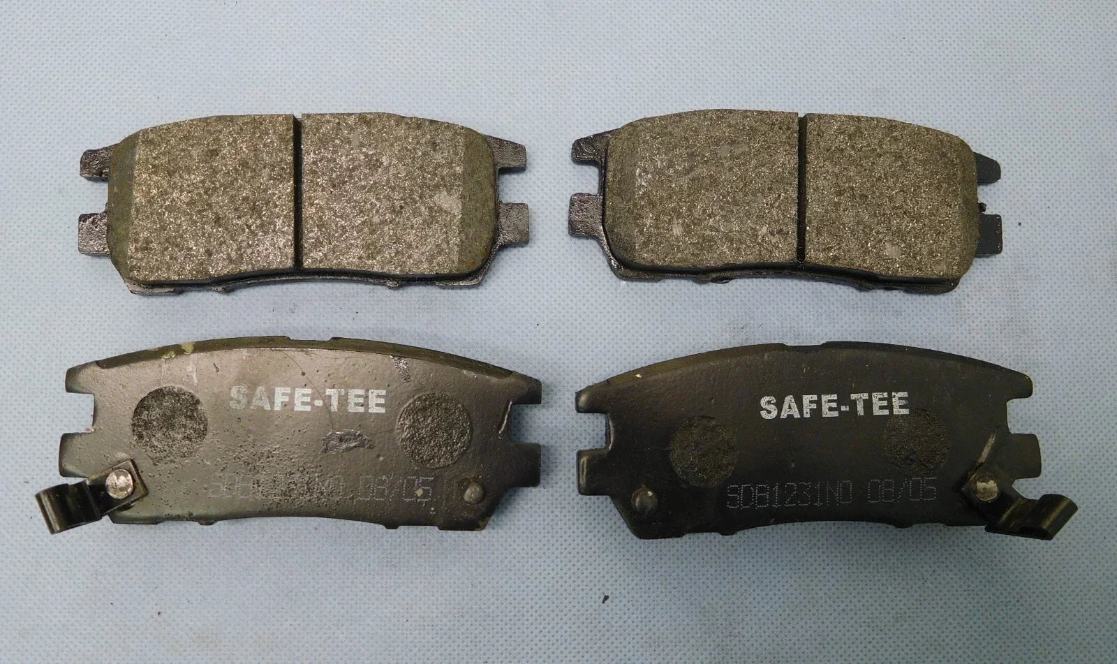 Rear Disc Brake Pad Set for Mitsubishi Pajero 2.8 Diesel & 3.0 V6 (1996-2000)