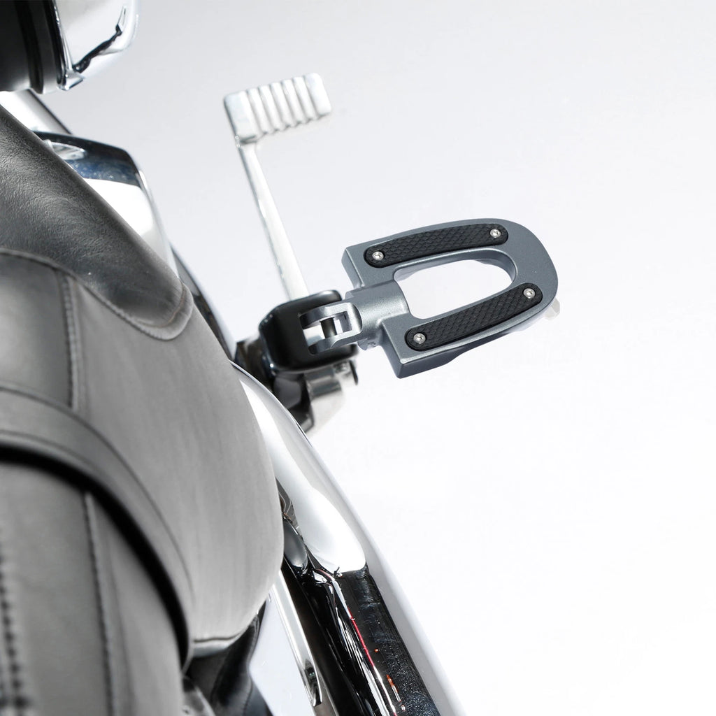 Driver Rider Footpegs Footrest for Harley Softail Low Rider Fat Bob (2018–2023)