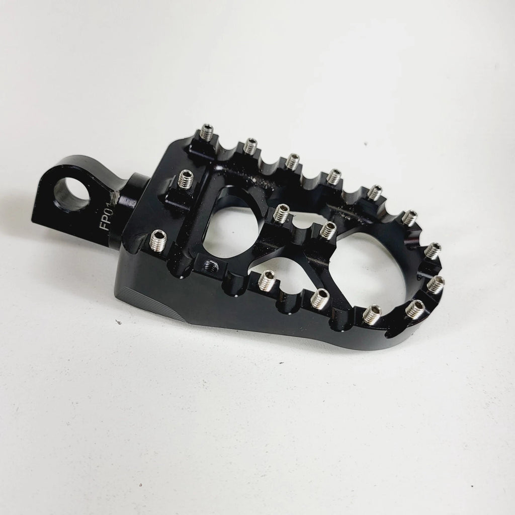 1 Replacement Black 6061-T6 Foot Peg for Harley Touring Dyna Softail (–)
