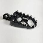 1 Replacement Black 6061-T6 Foot Peg for Harley Touring Dyna Softail (–)