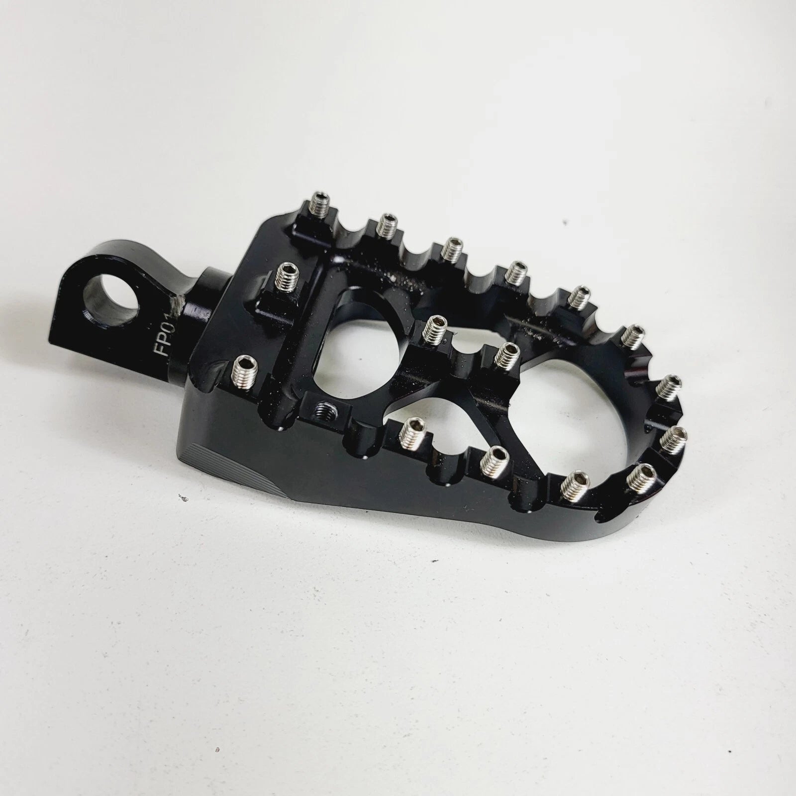 1 Replacement Black 6061-T6 Foot Peg for Harley Touring Dyna Softail (–)