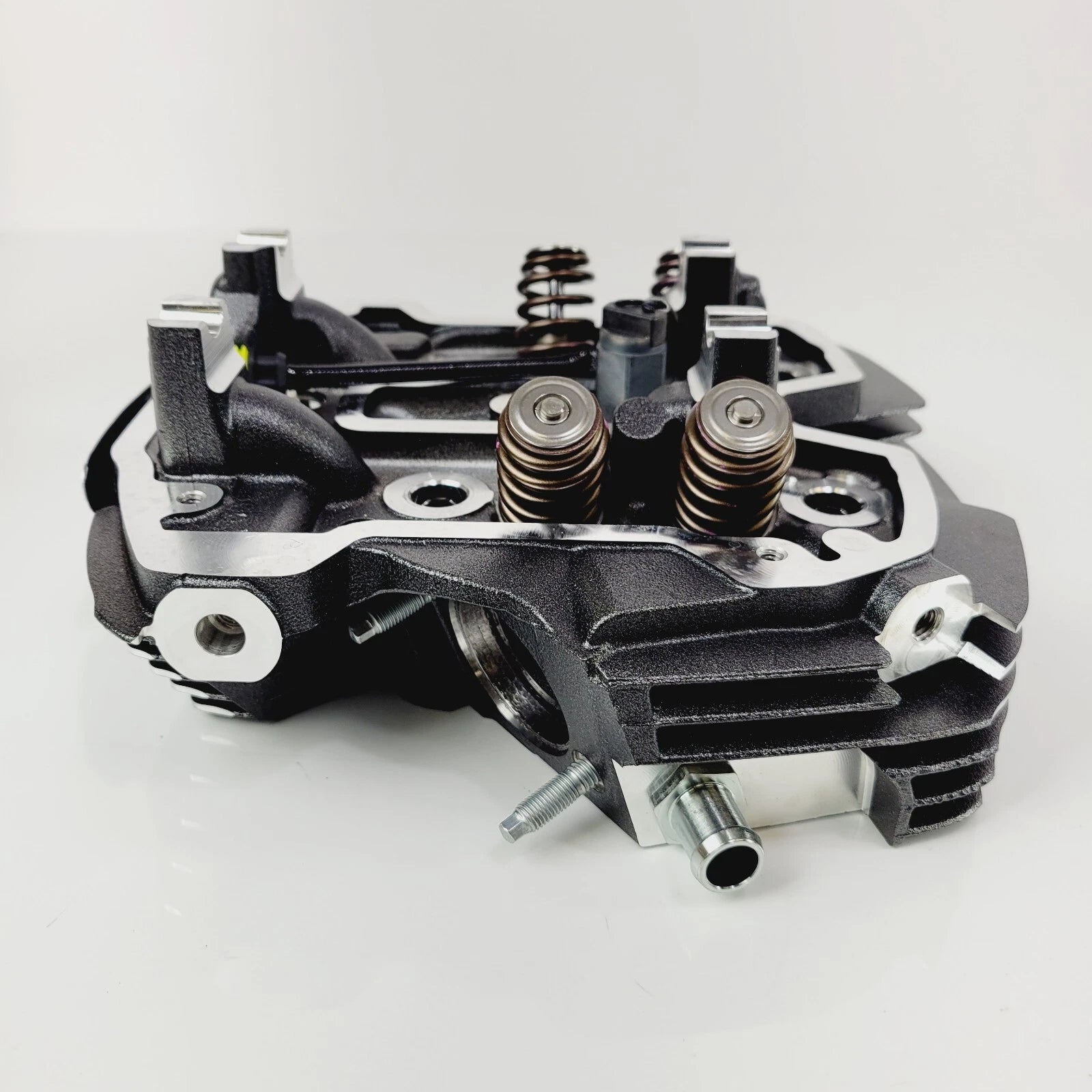 Right Cylinder Head for Harley-Davidson CVO (2014–2016) Water Cooled Black
