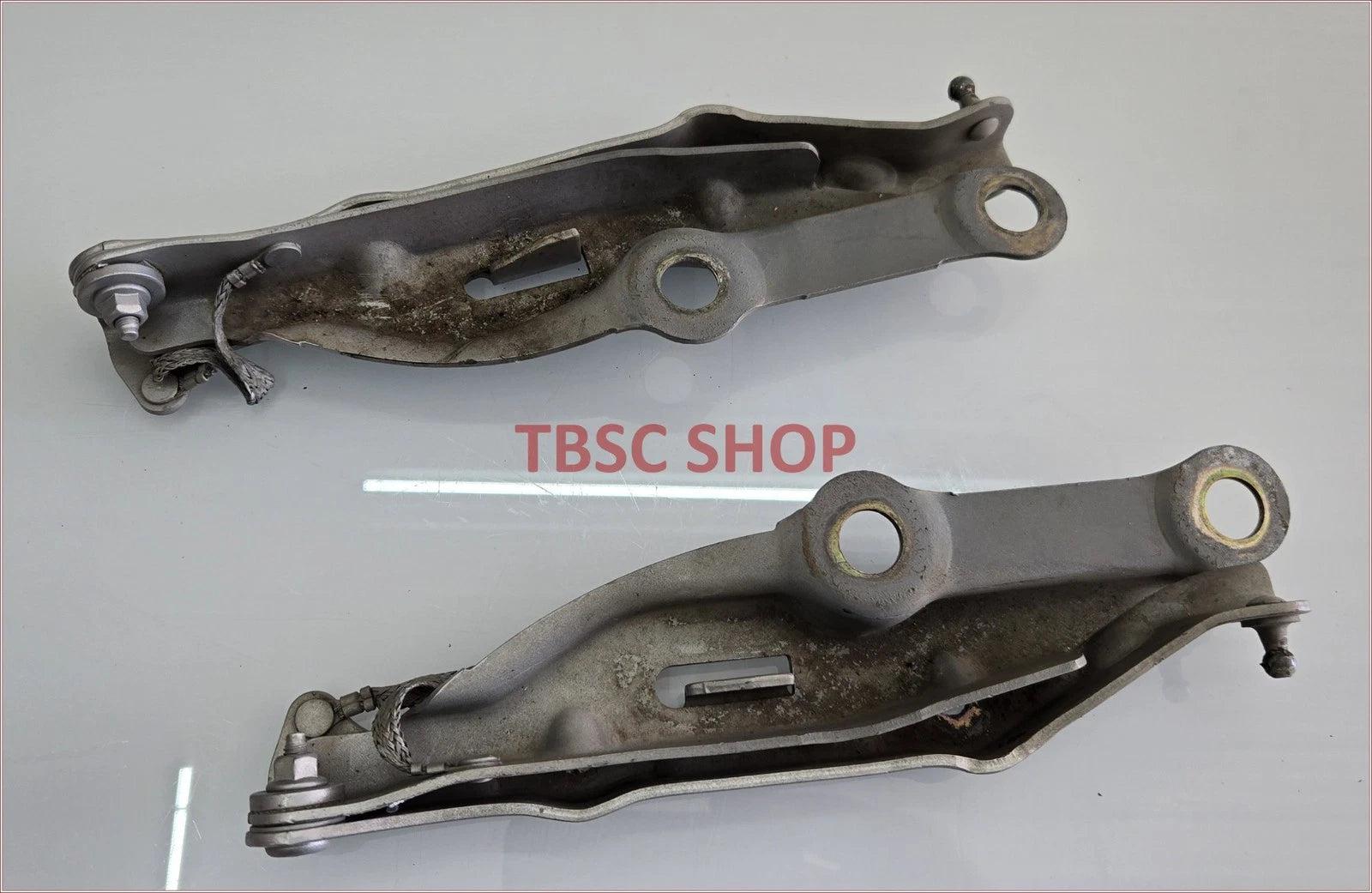 Hood Hinge Set for Lincoln Continental (1998–2002)