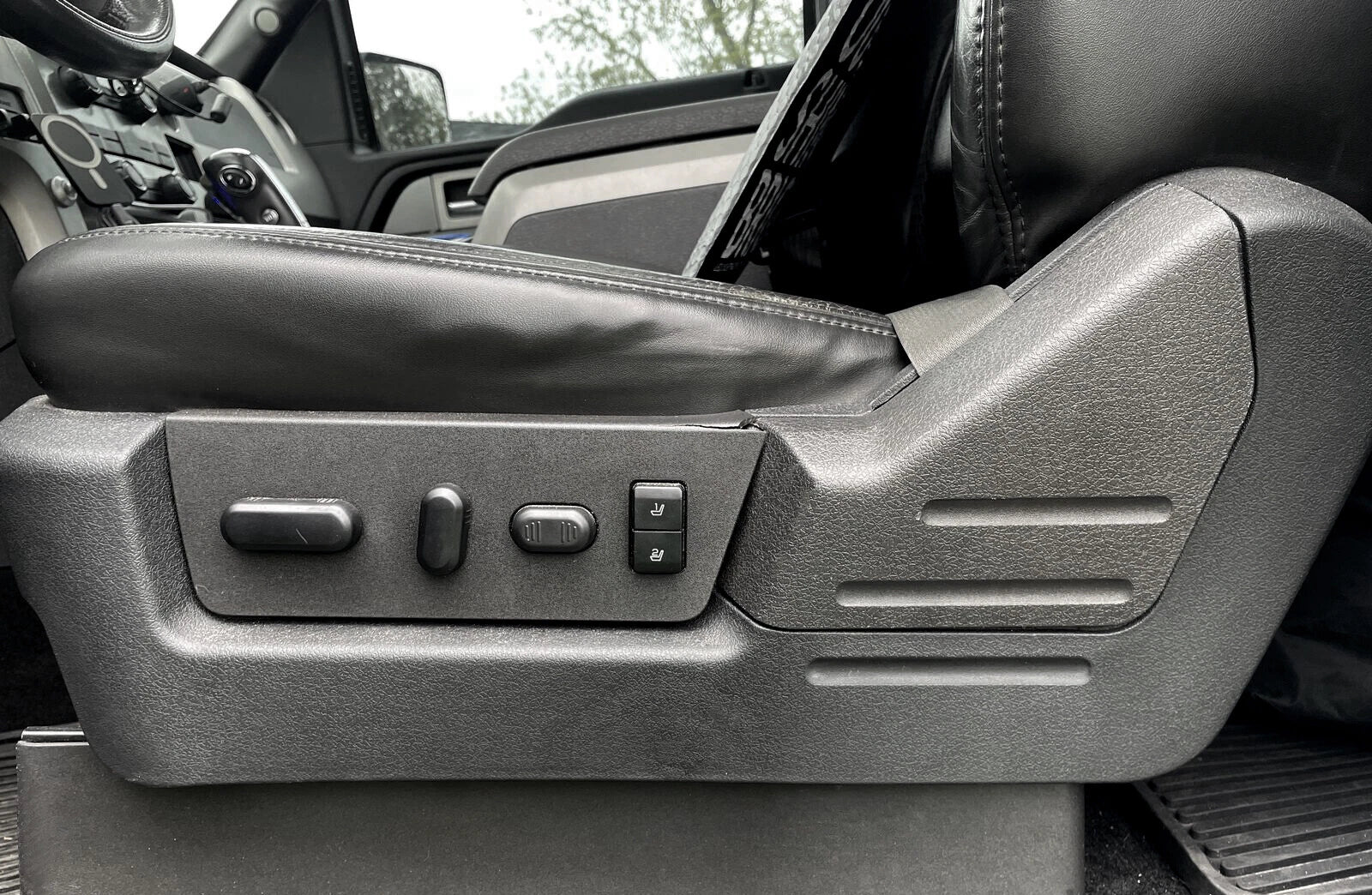 Driver Side Seat Cover Trim Panel Bezel for Ford F150 (2009–2014)
