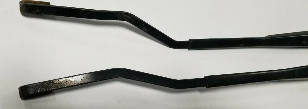 Wiper Arm Set for Lincoln Continental (1995–1997)