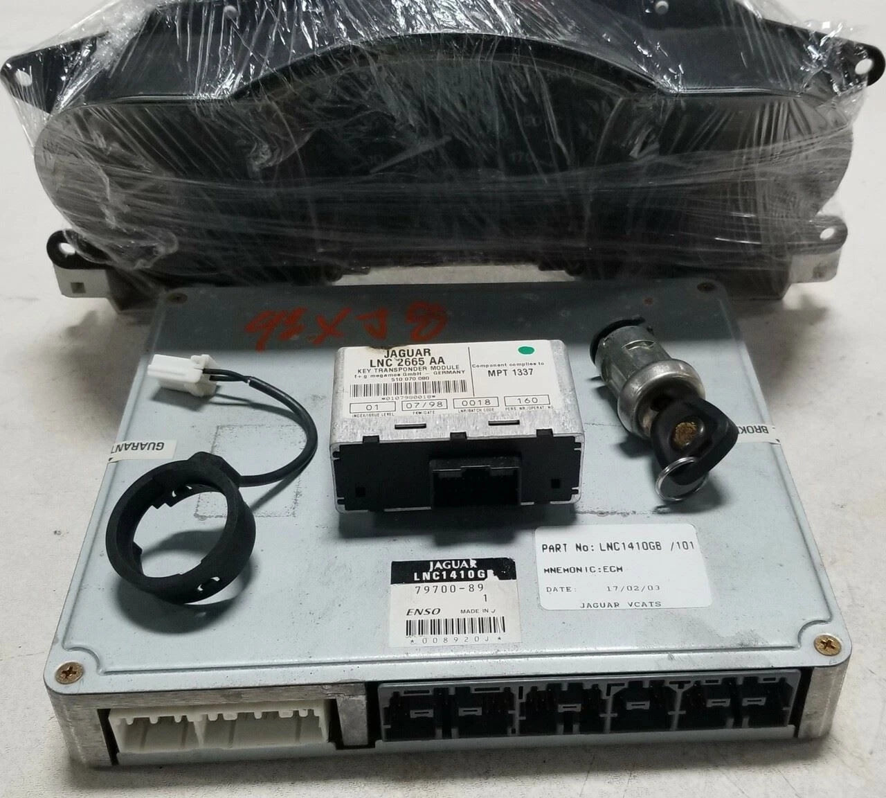 ECU Cluster Key Door Trunk Lock Kit for Jaguar XJ8 (1998) LNC1410GB LNC4300AH