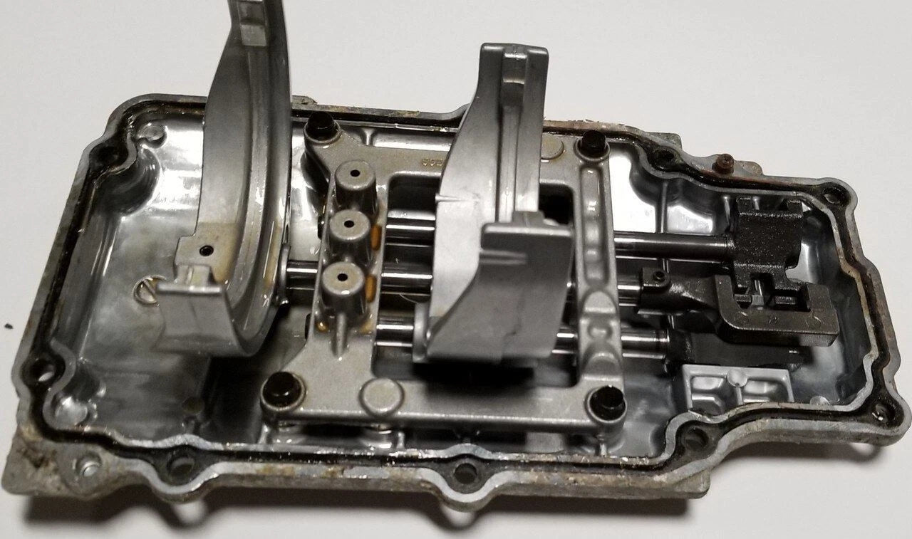 M5R2 RKE transmission cover with shift forks for Thunderbird SC (1989–1995)