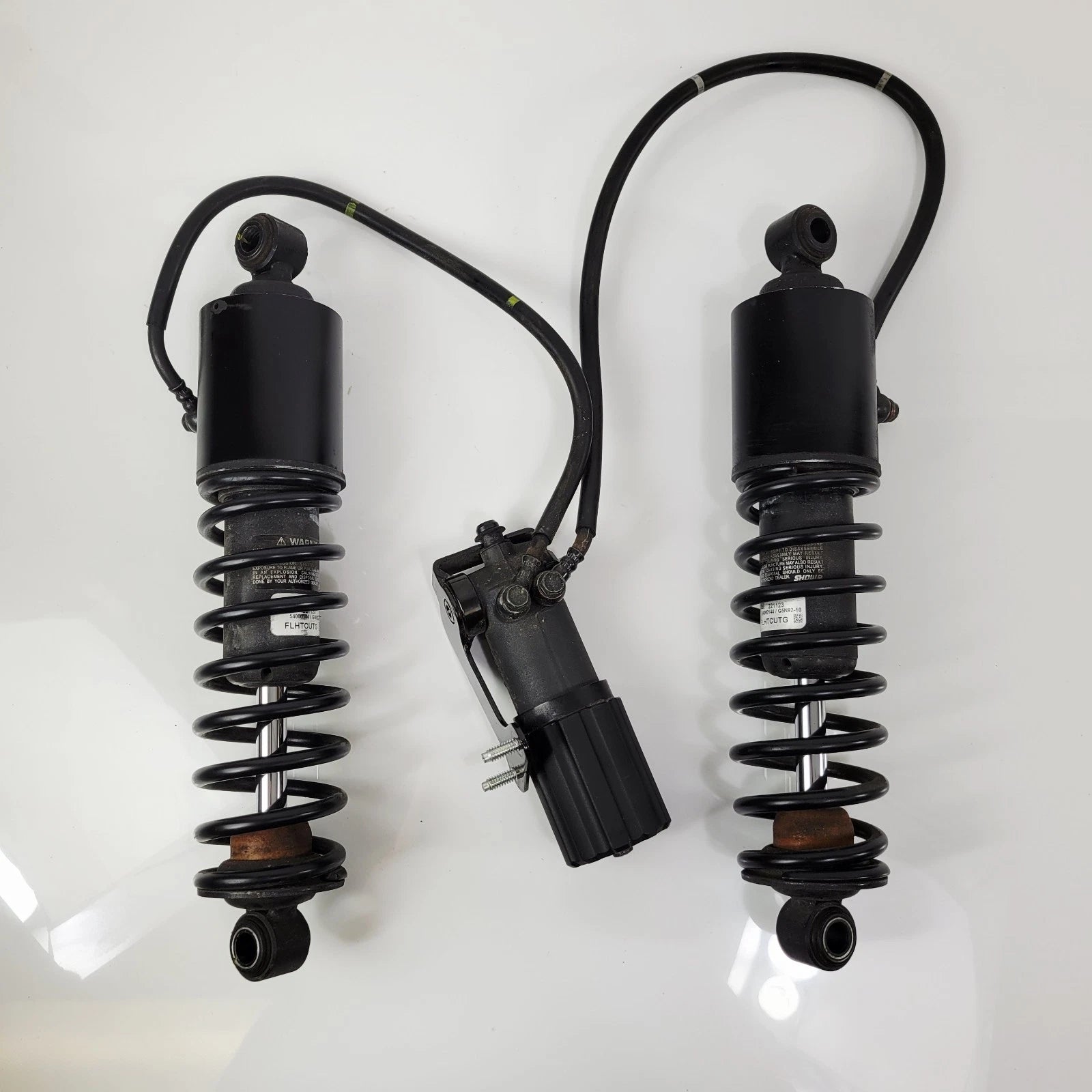 13" Adjustable Rear Shock Absorbers for Harley-Davidson Tri Glide (2013–2023)