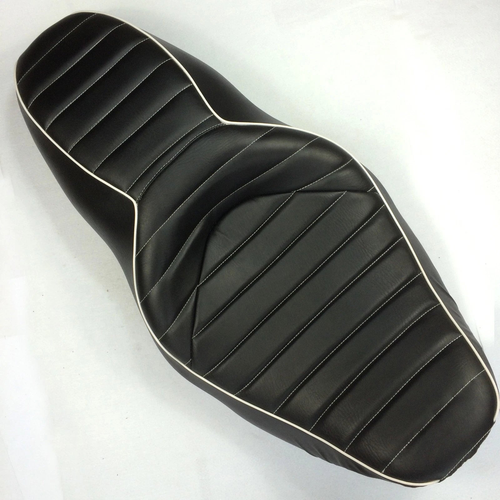 2X Cross Stripe Seat for Harley Davidson Road King/FLHX (2007–2015)