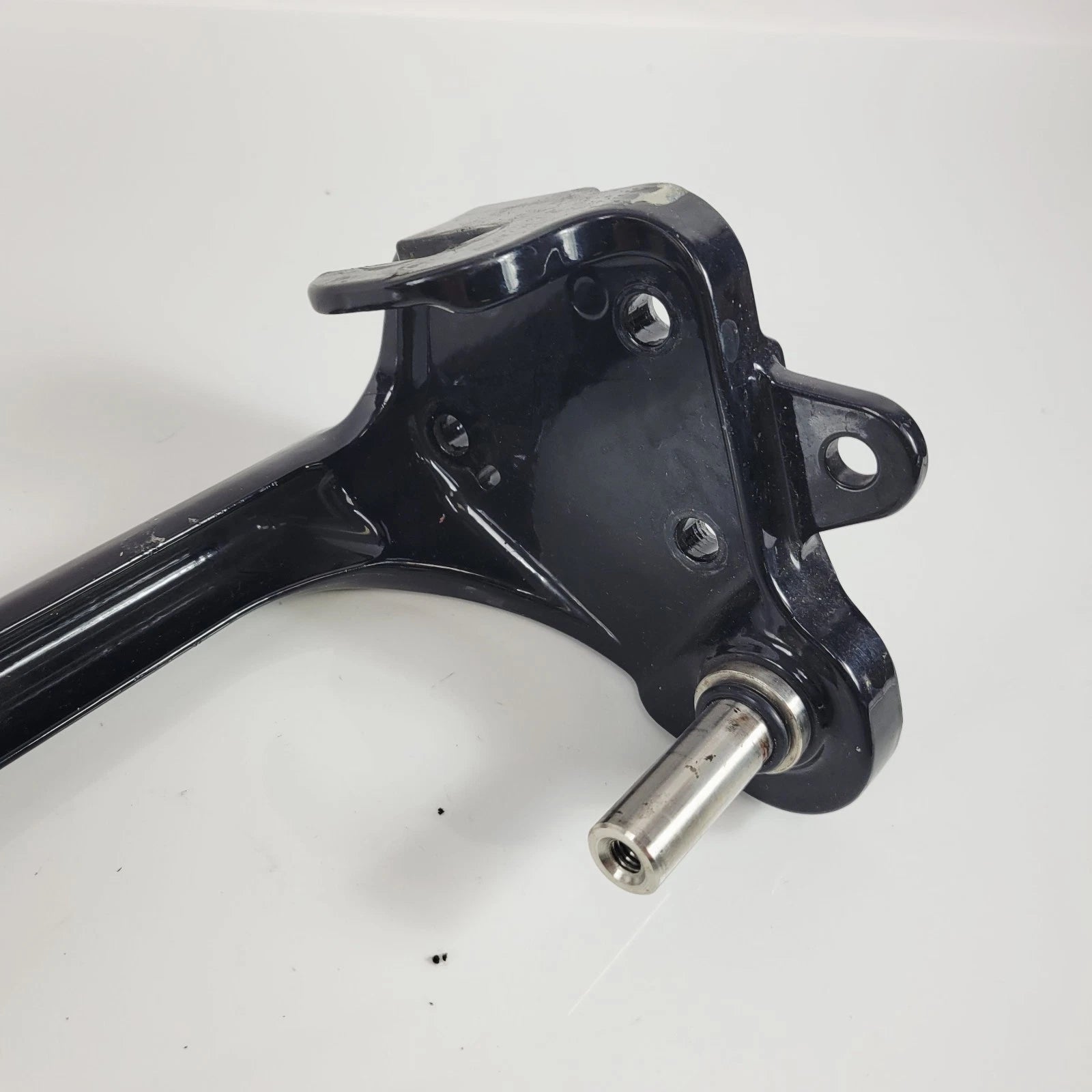 OEM Forward Control Right Footpeg Bracket for Harley Softail Heritage Classic (2005–2017)