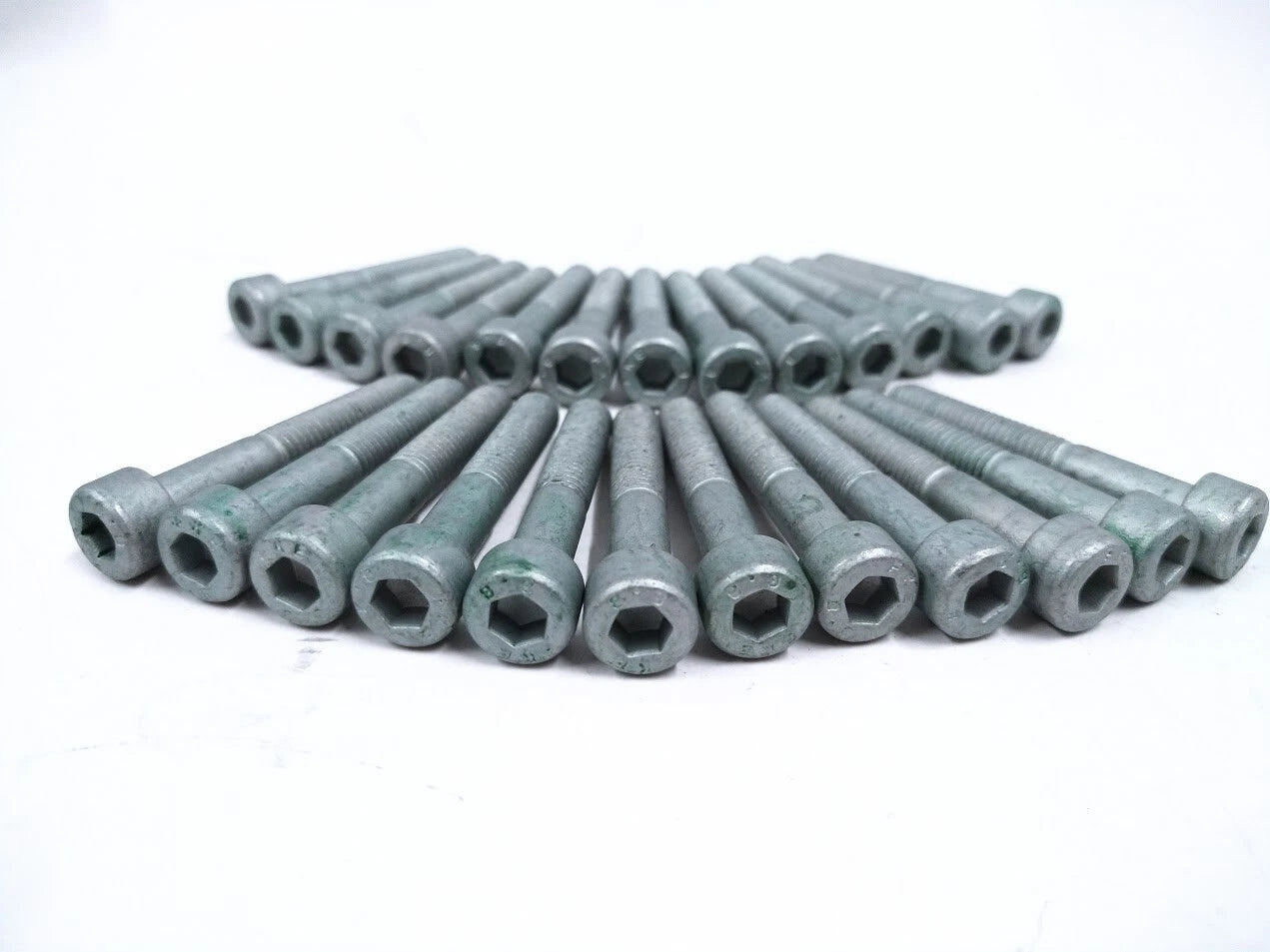 25X 50mm 8.8 Cylinder Head Screw for MAN M8