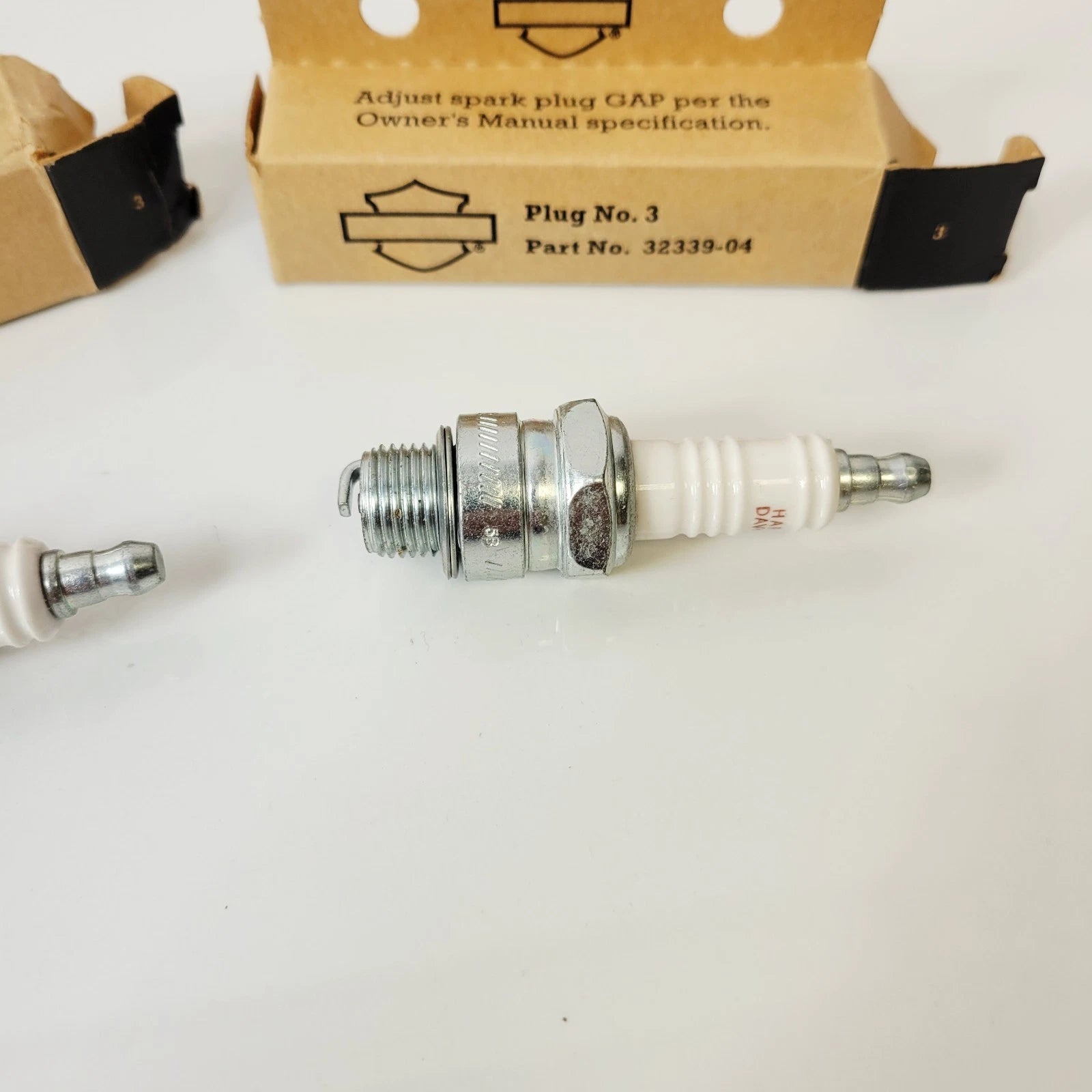 Set of 4 Spark Plugs for Harley Davidson FL, FX, XL (1948–1985) P/N 32339-04