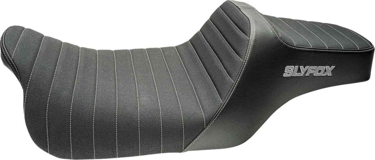 SLYFOX Highnoon Seat for FLH/FLT (2008–2024) - Vinyl, Classic Stitch, Silver Logo