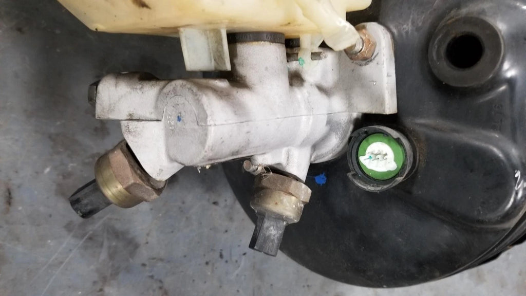 Power Brake Master Cylinder with Fluid Reservoir for Jaguar S-Type (1999–2002)