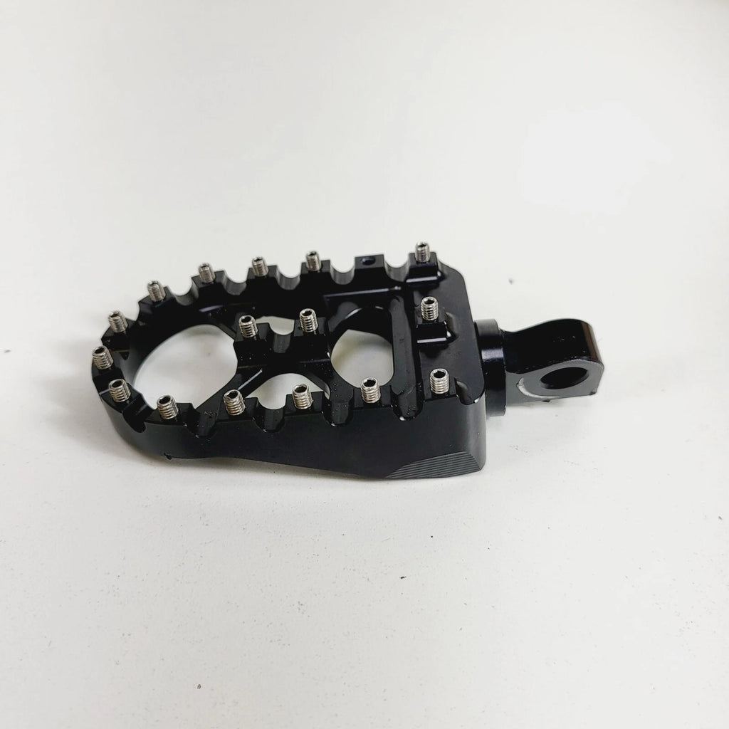 1 Replacement Black 6061-T6 Foot Peg for Harley Touring Dyna Softail (–)