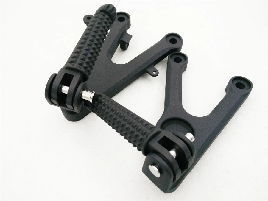 Front Rider Footrest Foot Peg Bracket for Yamaha R6 (2003–2010) - Black