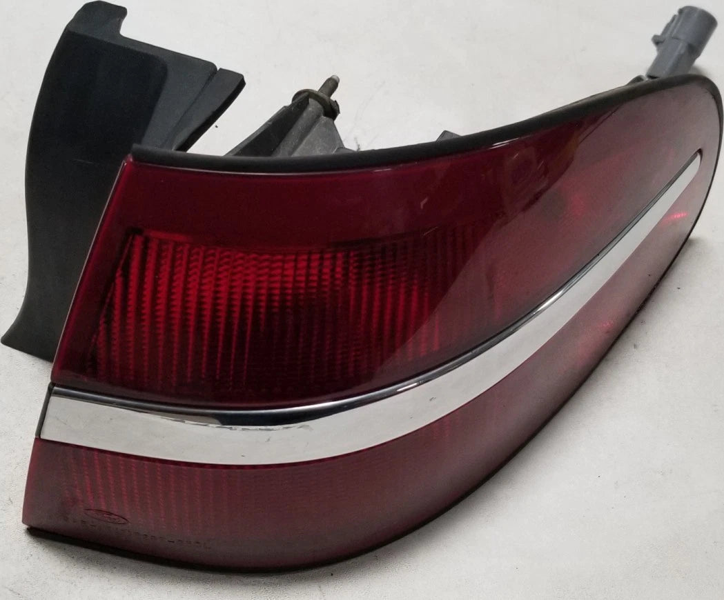 Passenger Side Brake Tail Light Lamp for Lincoln Continental (1995–1997)